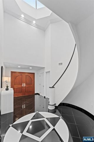 8 Stanton Road, Tenafly, NJ 07670