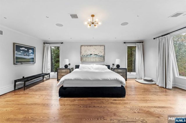 8 Stanton Road, Tenafly, NJ 07670