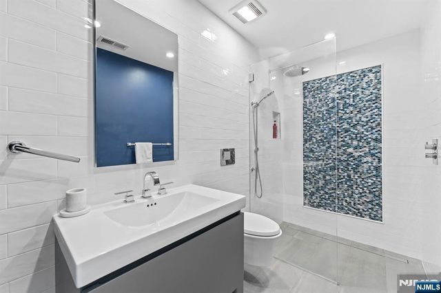 8 Stanton Road, Tenafly, NJ 07670