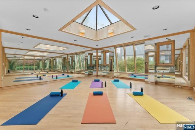 8 Stanton Road, Tenafly, NJ 07670