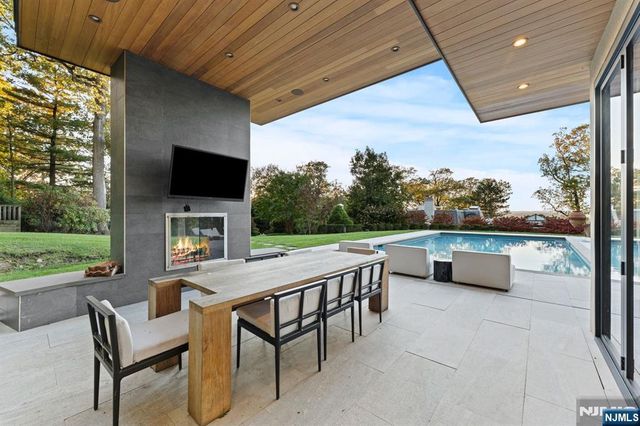 8 Stanton Road, Tenafly, NJ 07670