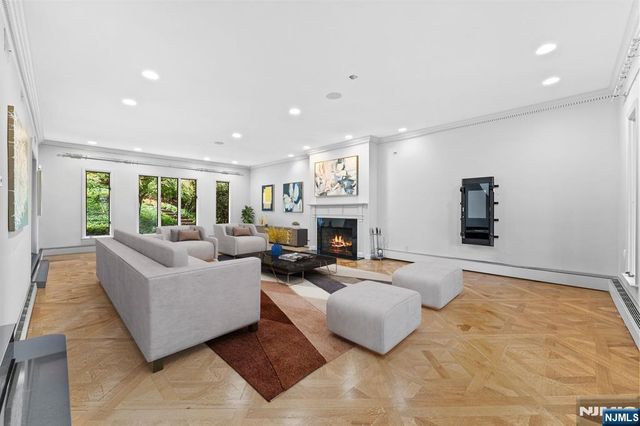 8 Stanton Road, Tenafly, NJ 07670