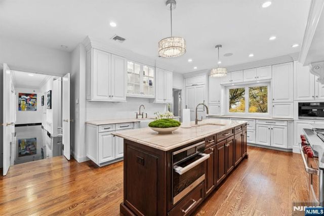 8 Stanton Road, Tenafly, NJ 07670