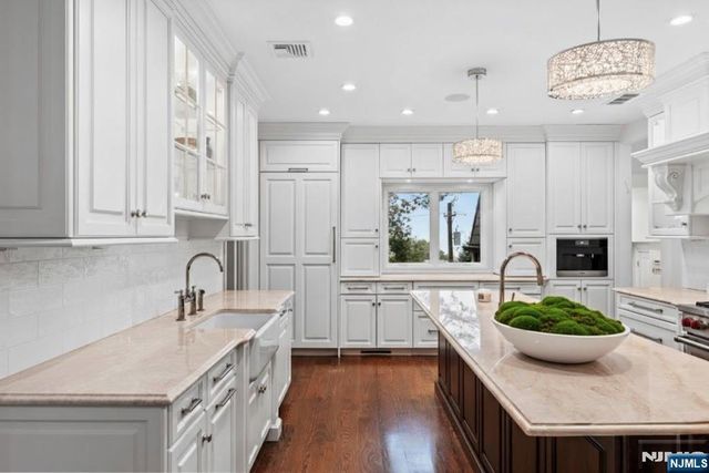 8 Stanton Road, Tenafly, NJ 07670