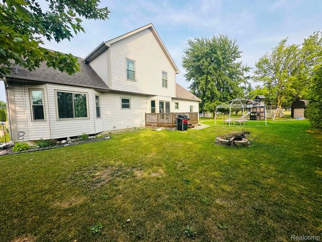6462 Maple Leaf Court, Burton, MI 48439
