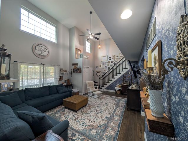 6462 Maple Leaf Court, Burton, MI 48439