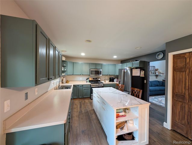 6462 Maple Leaf Court, Burton, MI 48439