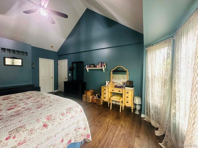 6462 Maple Leaf Court, Burton, MI 48439