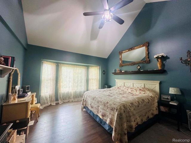 6462 Maple Leaf Court, Burton, MI 48439