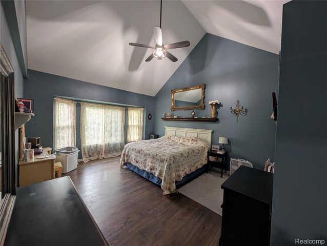 6462 Maple Leaf Court, Burton, MI 48439