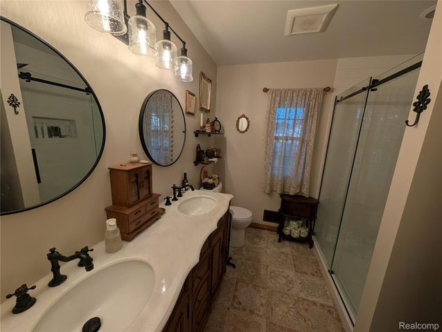 6462 Maple Leaf Court, Burton, MI 48439