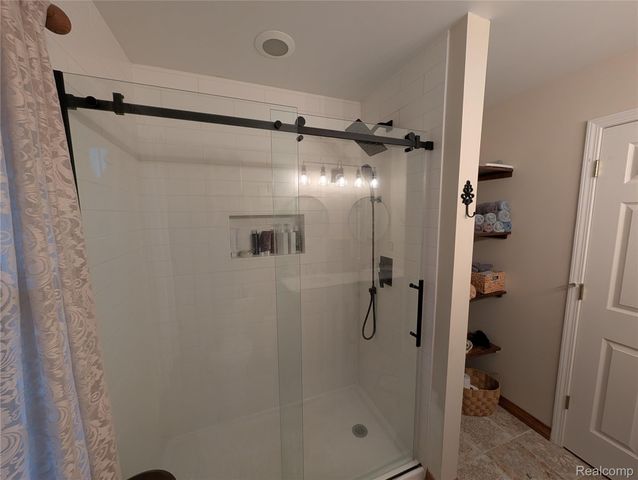 6462 Maple Leaf Court, Burton, MI 48439