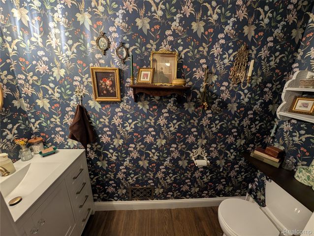 6462 Maple Leaf Court, Burton, MI 48439