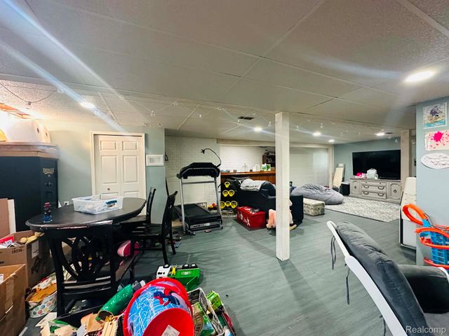 6462 Maple Leaf Court, Burton, MI 48439