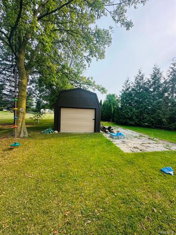 6462 Maple Leaf Court, Burton, MI 48439