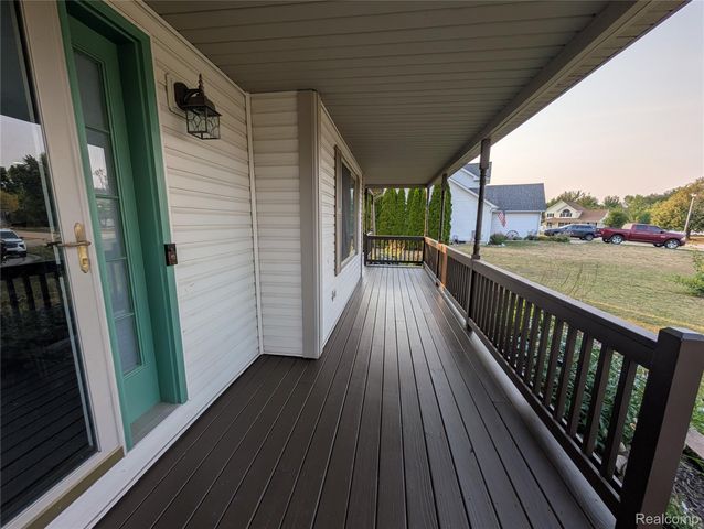6462 Maple Leaf Court, Burton, MI 48439