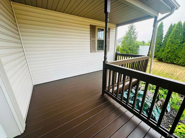 6462 Maple Leaf Court, Burton, MI 48439
