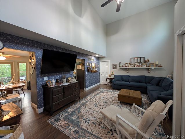 6462 Maple Leaf Court, Burton, MI 48439