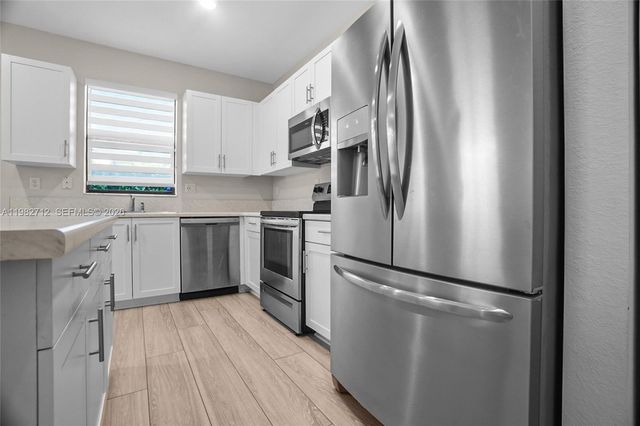 4665 Caspian Way, Davie, FL 33314