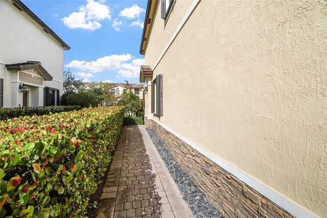 4665 Caspian Way, Davie, FL 33314