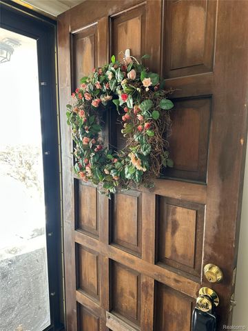 18059 University Park Drive 39, Livonia, MI 48152