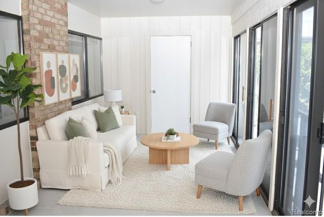 18059 University Park Drive 39, Livonia, MI 48152