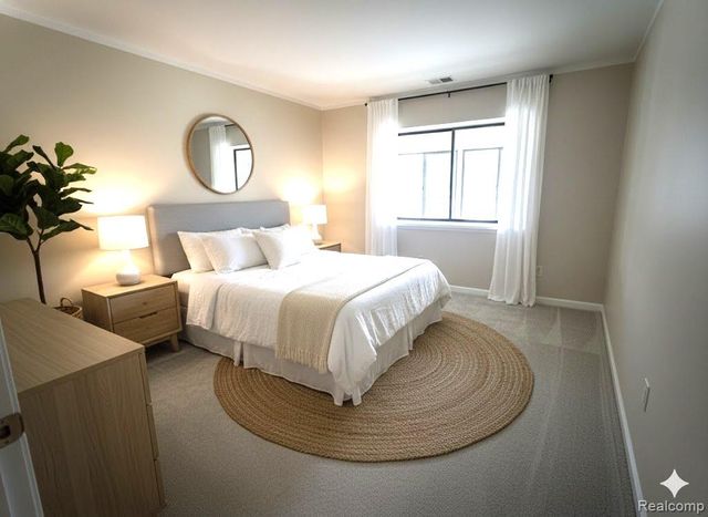 18059 University Park Drive 39, Livonia, MI 48152