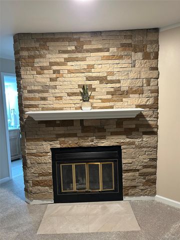 18059 University Park Drive 39, Livonia, MI 48152