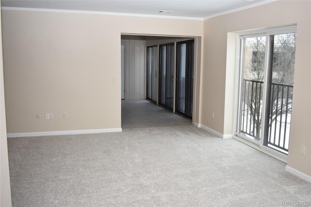 18059 University Park Drive 39, Livonia, MI 48152