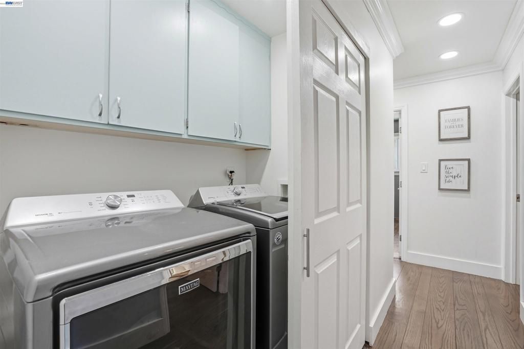 Image 10 of property listing at 3910 Oak Hill Rd, Oakland, CA 94605