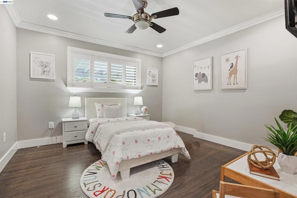 Image 13 of property listing at 3910 Oak Hill Rd, Oakland, CA 94605