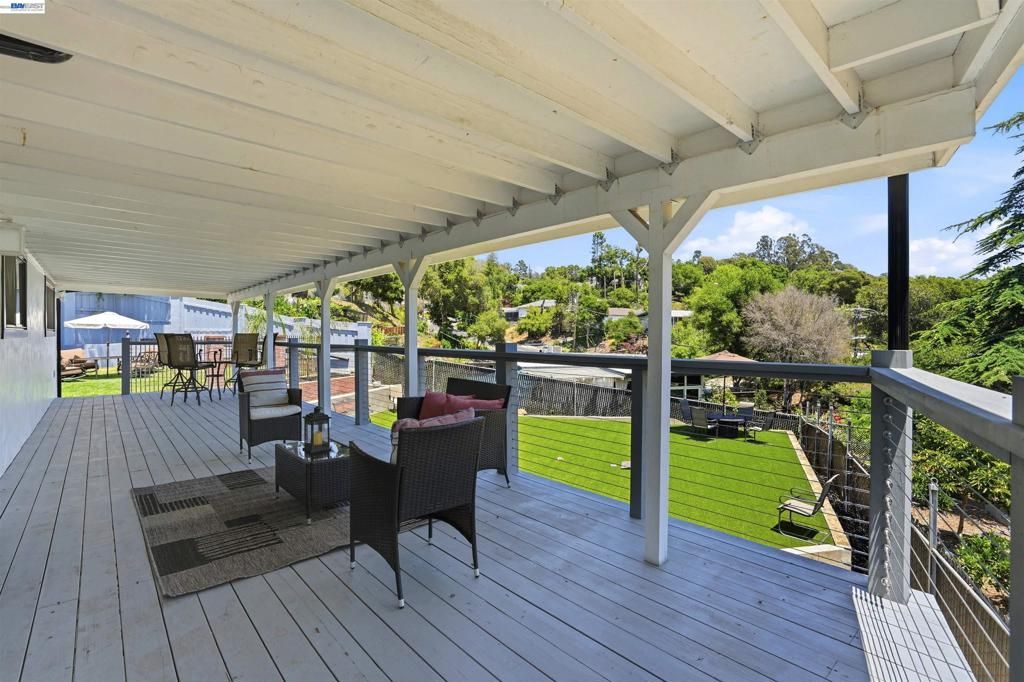 Image 22 of property listing at 3910 Oak Hill Rd, Oakland, CA 94605