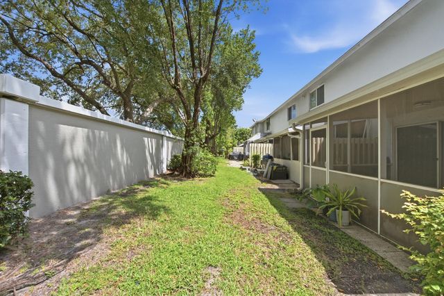4441 SW 11th Place, Deerfield Beach, FL 33442
