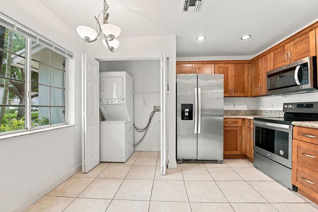 4441 SW 11th Place, Deerfield Beach, FL 33442