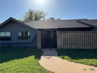 703 N Lovers Lane, Gatesville, TX 76528