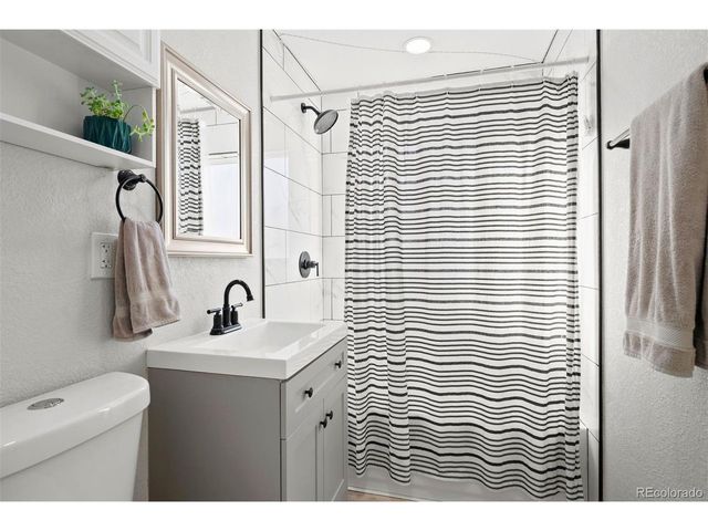 1789 Dallas St, Aurora, CO 80010