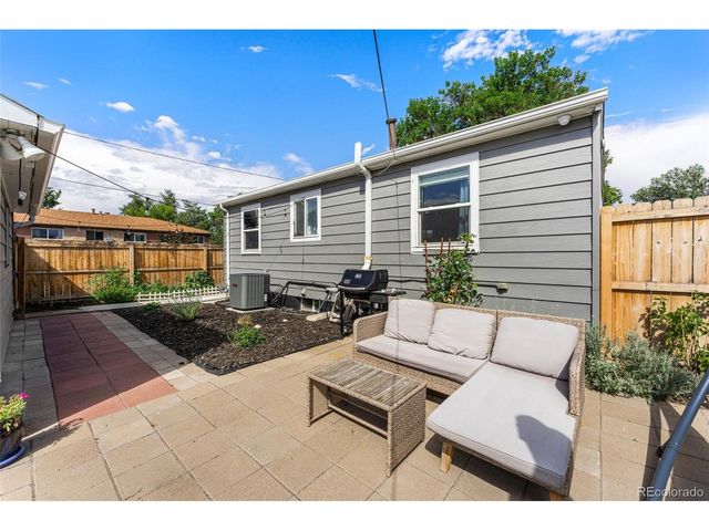 1789 Dallas St, Aurora, CO 80010