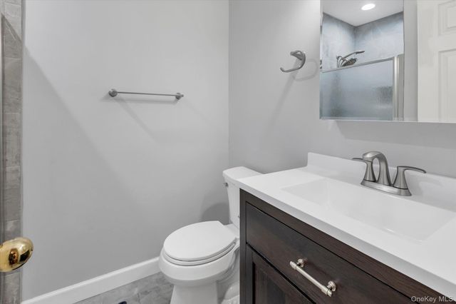 7 Daria Drive, Oakdale, NY 11769