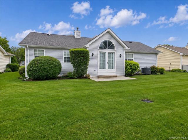 7 Daria Drive, Oakdale, NY 11769