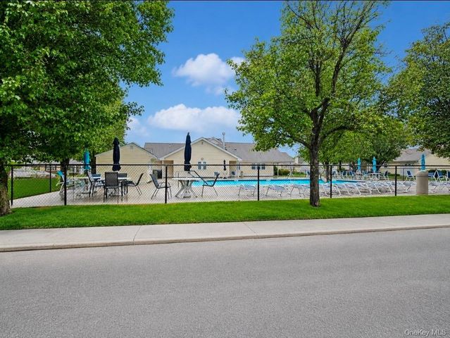 7 Daria Drive, Oakdale, NY 11769