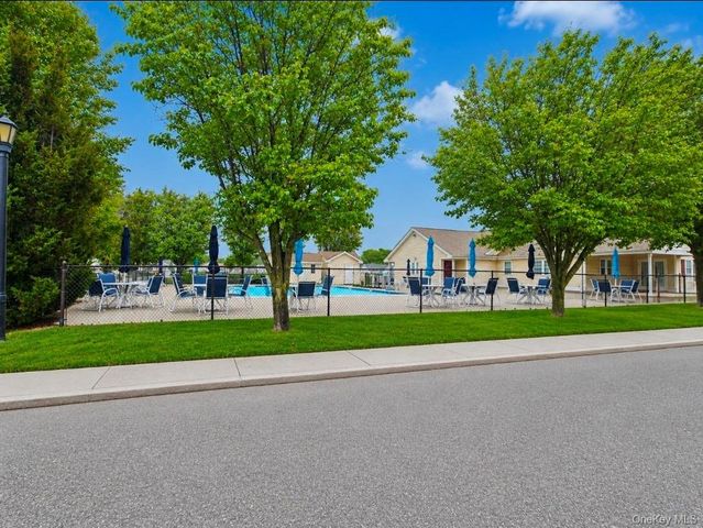 7 Daria Drive, Oakdale, NY 11769