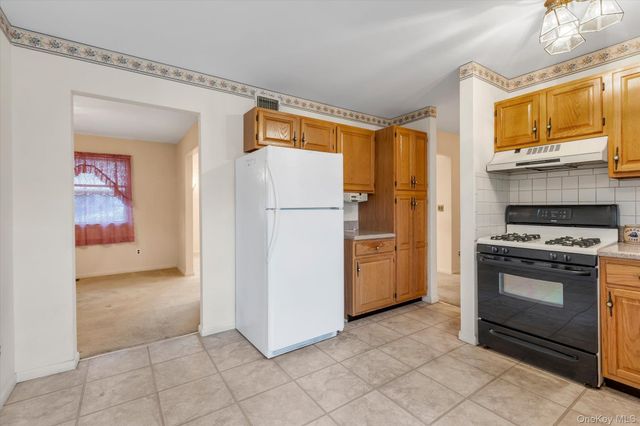 7 Daria Drive, Oakdale, NY 11769