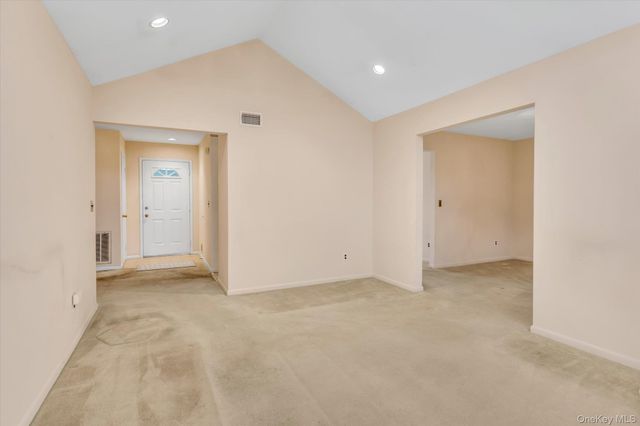 7 Daria Drive, Oakdale, NY 11769