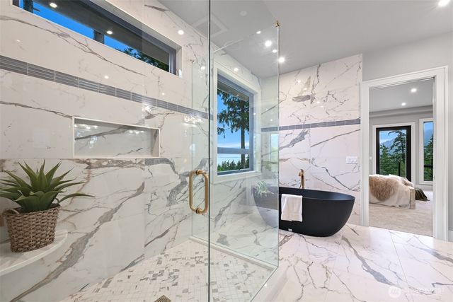 555 Whitecap Road, Bellingham, WA 98229