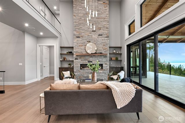 555 Whitecap Road, Bellingham, WA 98229