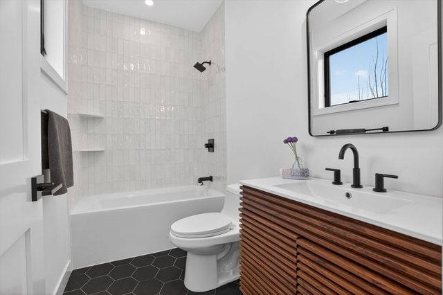 192 Washington Street R, Somerville, MA 02143