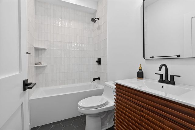 192 Washington Street R, Somerville, MA 02143