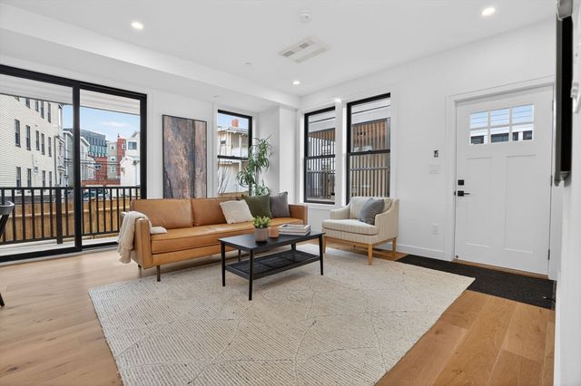 192 Washington Street R, Somerville, MA 02143