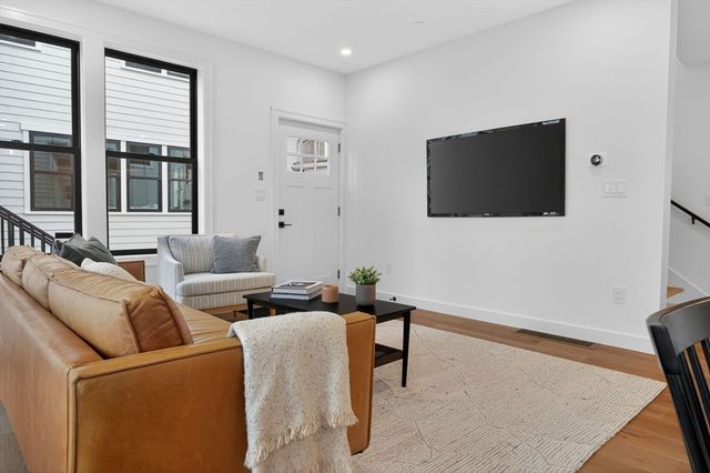 192 Washington Street R, Somerville, MA 02143