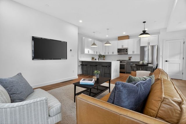 192 Washington Street R, Somerville, MA 02143